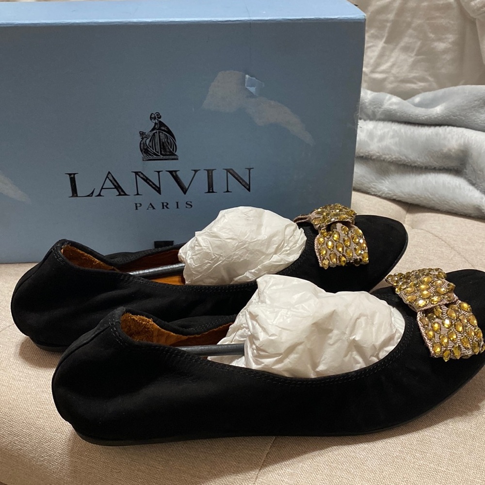 Never worn black flats with bow